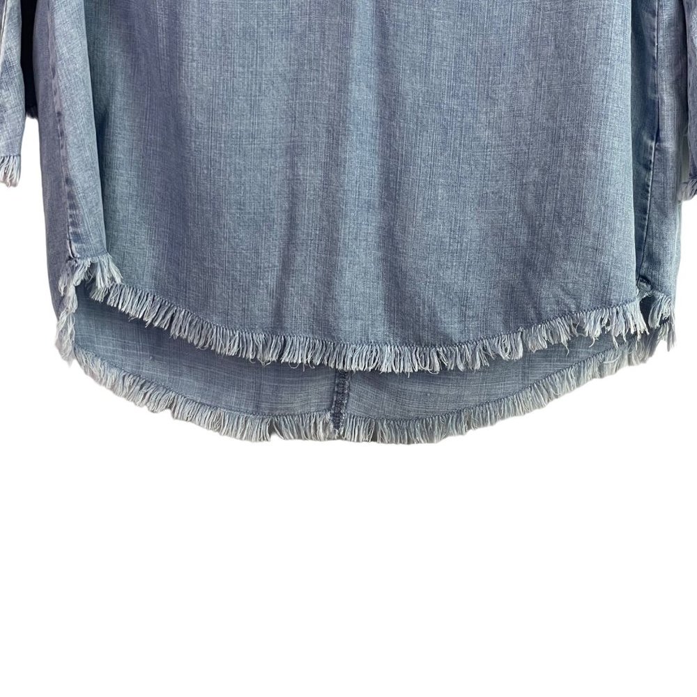 Billie T Top Chambray Medium Light Wash Blue Jean Denim 3/4 Sleeve V-Neck Frayed - Picture 2 of 8